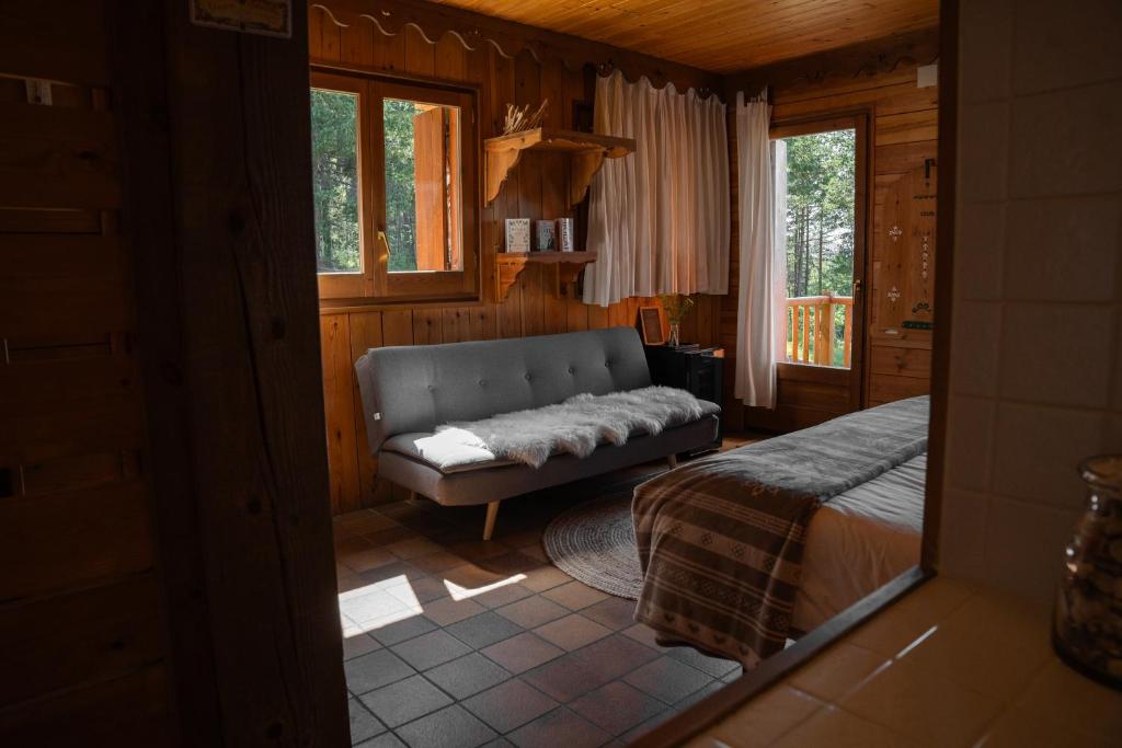 Postel nebo postele na pokoji v ubytování Minds & Mountains Eco Lodge
