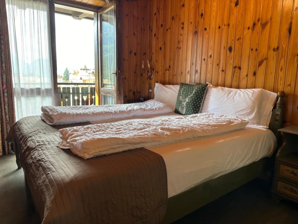 Postel nebo postele na pokoji v ubytování Hotel Garni St. Hubertus