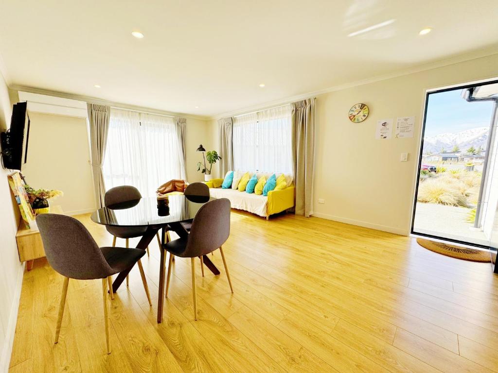 TV a/nebo společenská místnost v ubytování Whetu Whiti Apartment