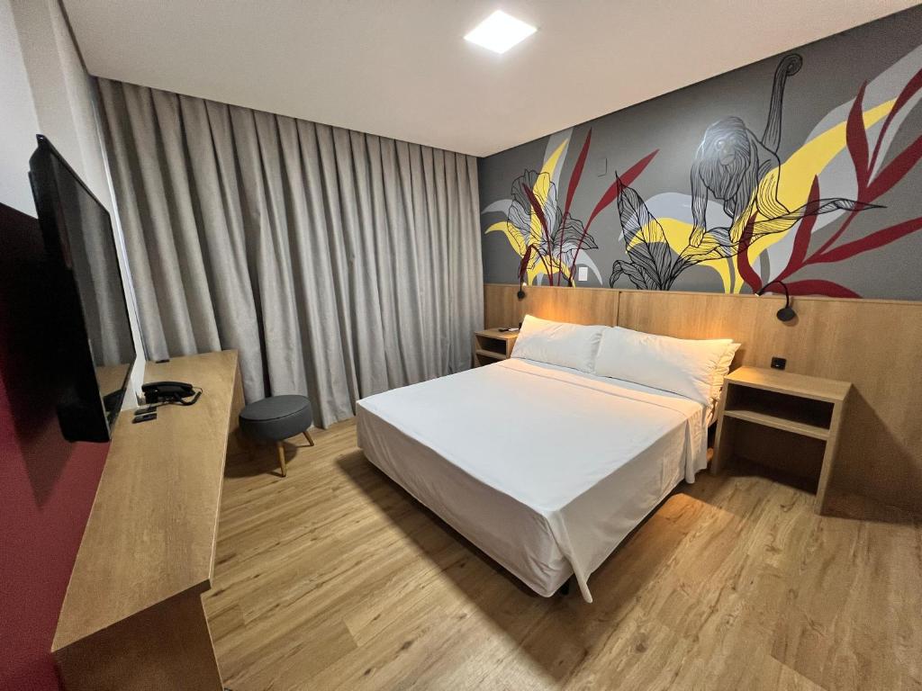 Postel nebo postele na pokoji v ubytování Ramada Encore Ponta Grossa