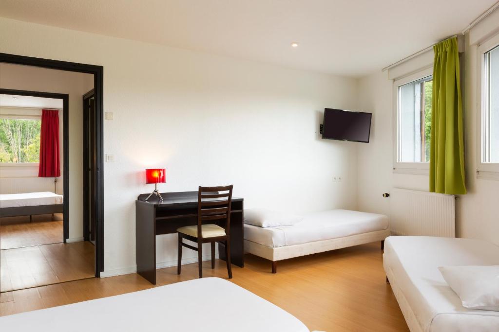 Postel nebo postele na pokoji v ubytování Enzo Hotels Bulgneville by Kyriad Direct