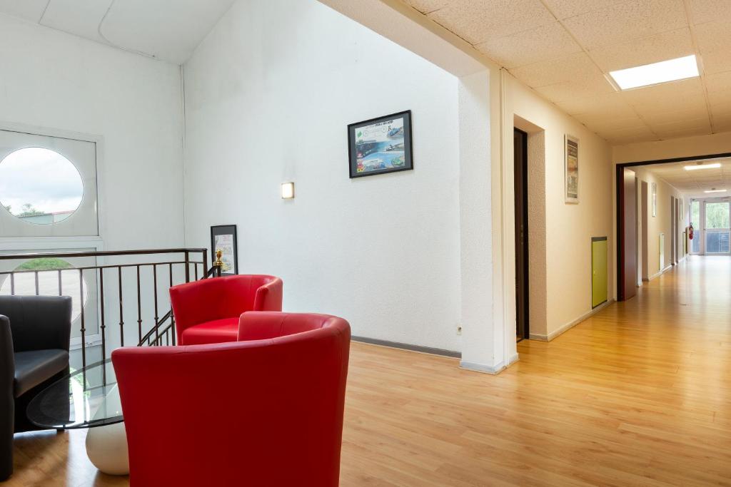 Posezení v ubytování Enzo Hotels Bulgneville by Kyriad Direct