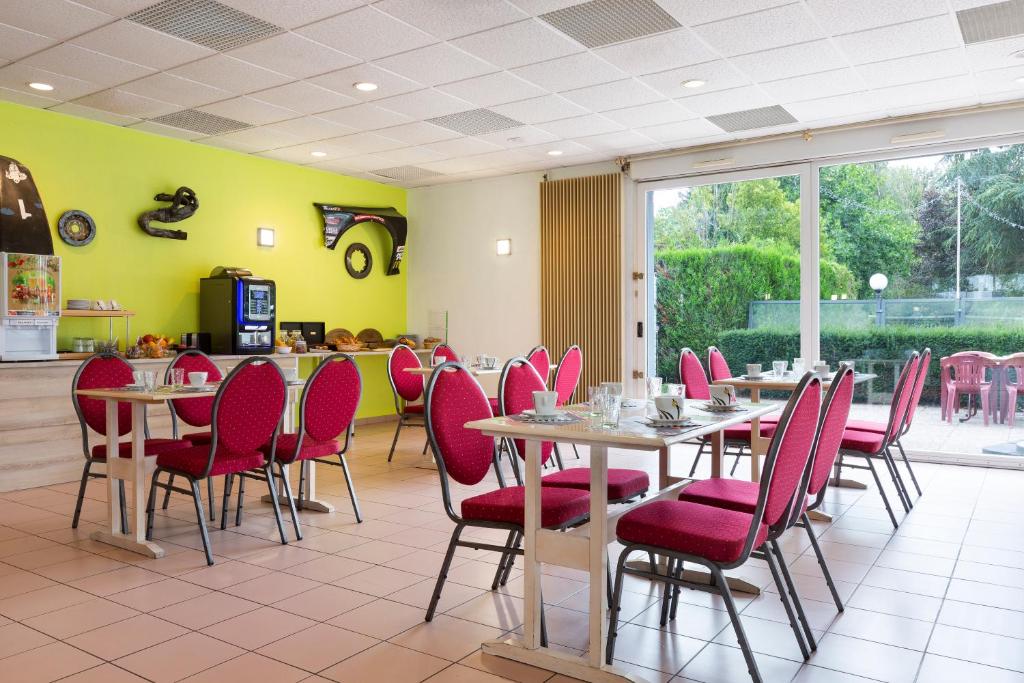 Restaurace v ubytování Enzo Hotels Bulgneville by Kyriad Direct