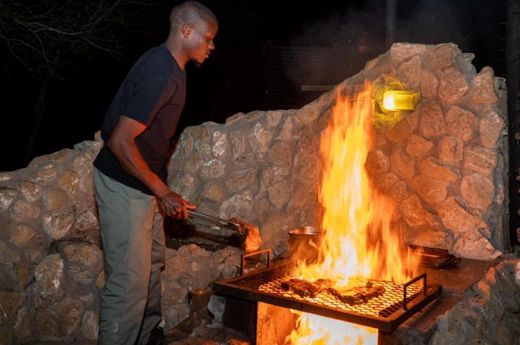 Fotografie z fotogalerie ubytování Foxy Crocodile Bush Lodge & Kruger Safari's - No Loadshedding v destinaci Marloth Park