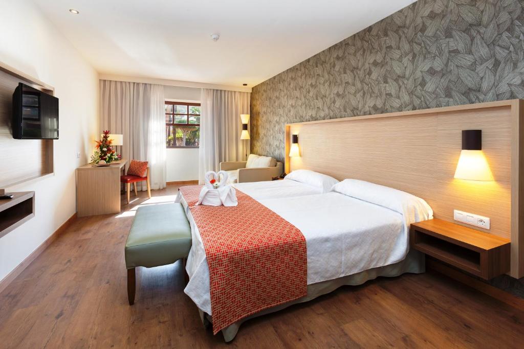 Łóżko lub łóżka w pokoju w obiekcie Hotel Marquesa