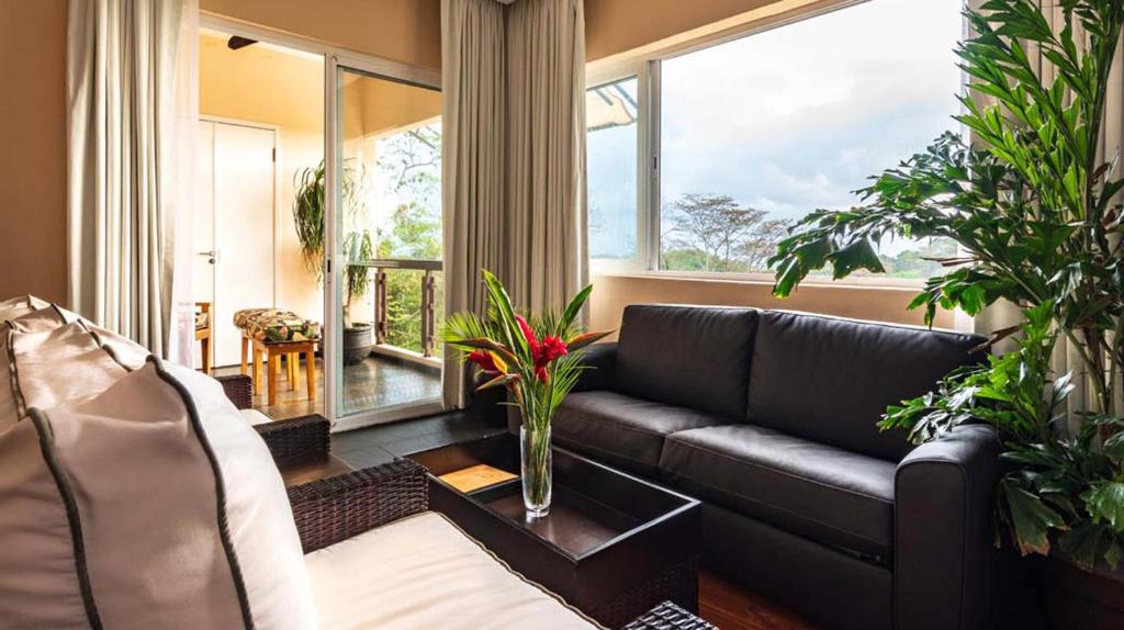 Posezení v ubytování Gaia Collection Hotels Manuel Antonio