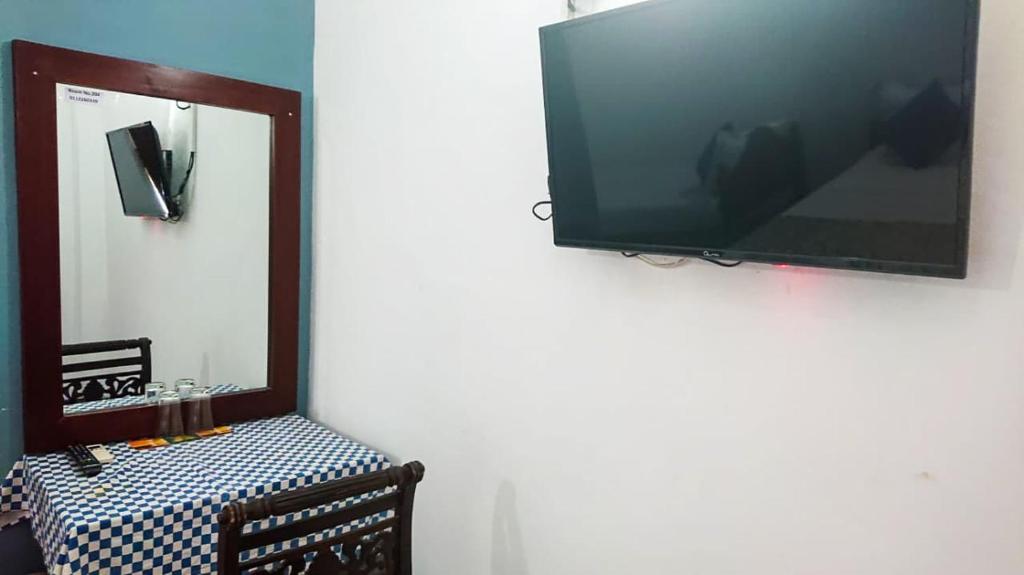 TV a/nebo společenská místnost v ubytování Transit Budget Hotel