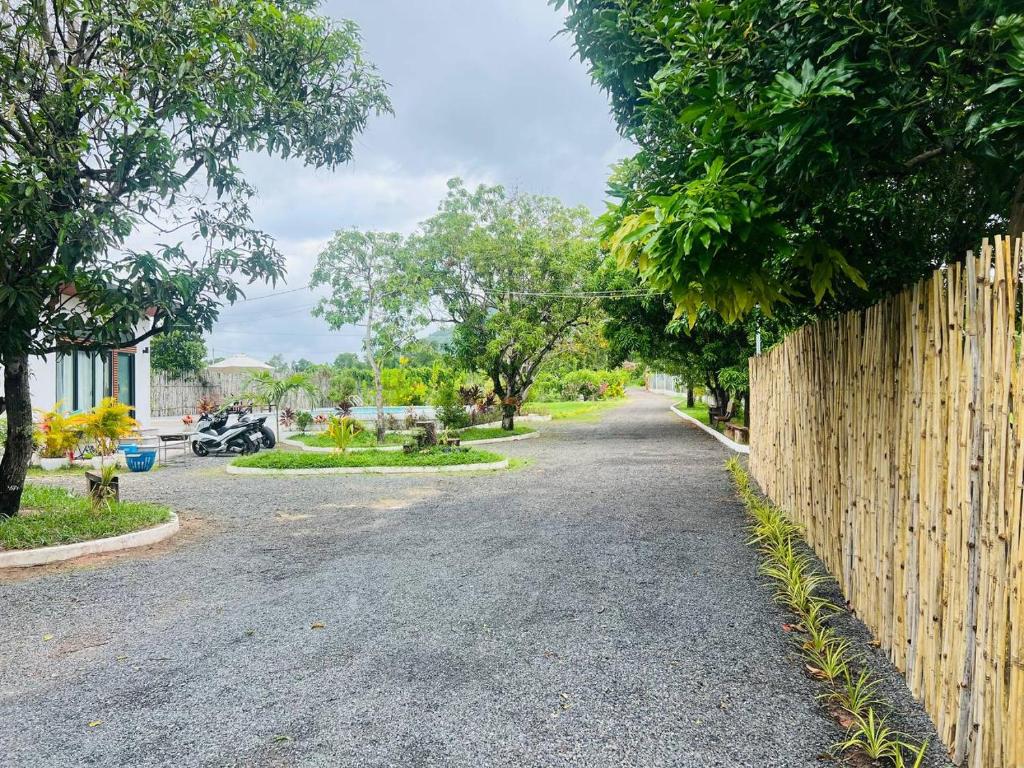 Zahrada ubytování Kraoub Kampot