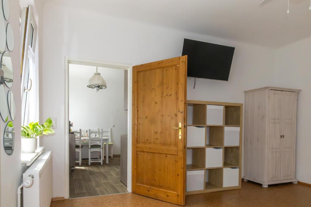 TV a/nebo společenská místnost v ubytování Ferienhaus klein und fein