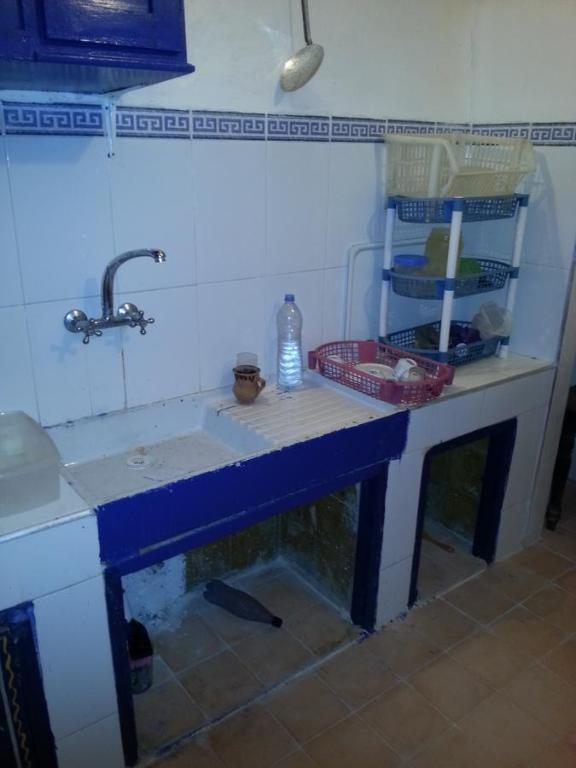 Η κουζίνα ή μικρή κουζίνα στο Riad Dar Kader chambre bleue