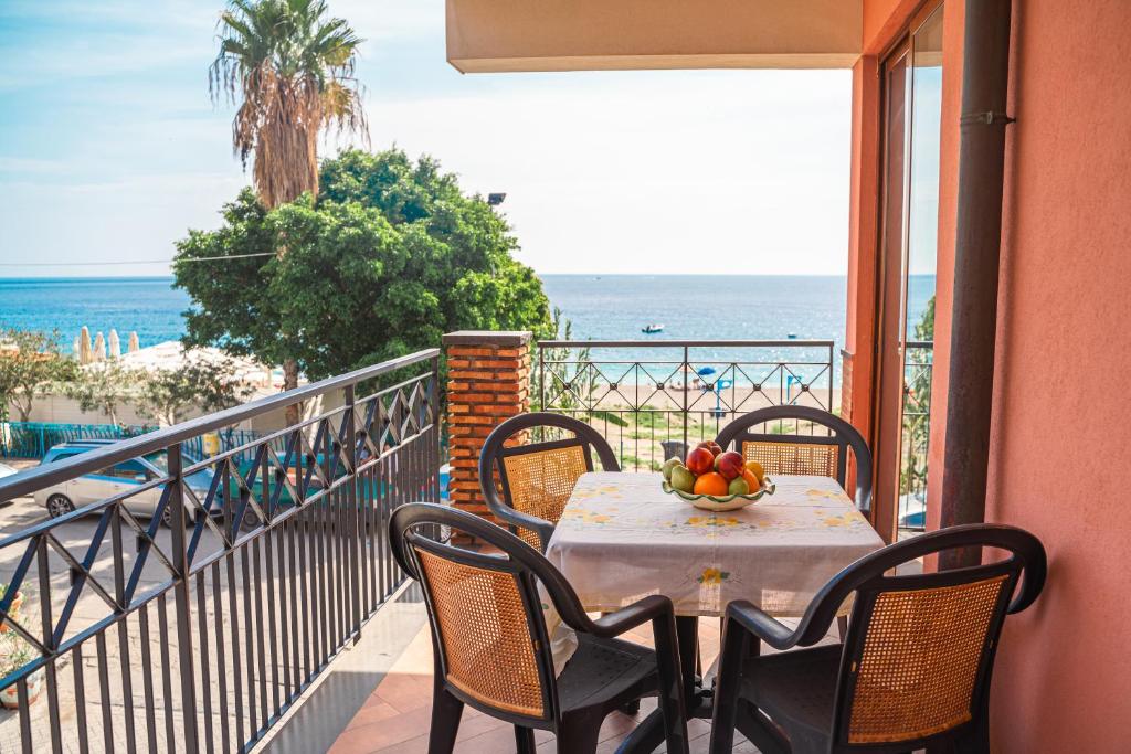 صورة لـ Taormina Beach Front - Mazzeo في ماتزيو