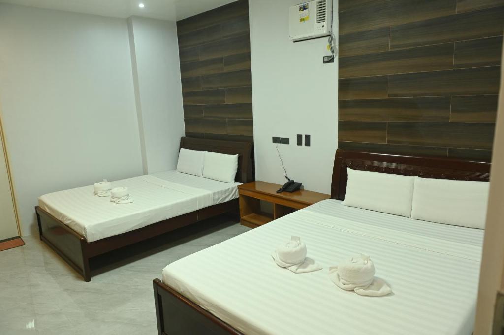 Postel nebo postele na pokoji v ubytování Lolita Heights Hotel