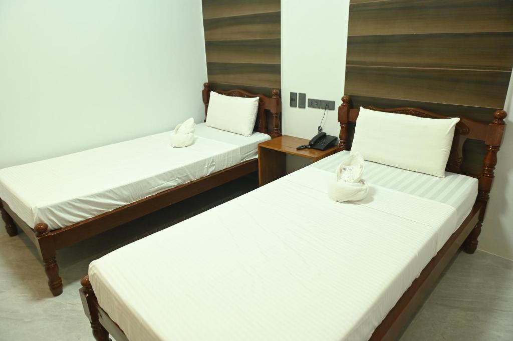 Postel nebo postele na pokoji v ubytování Lolita Heights Hotel