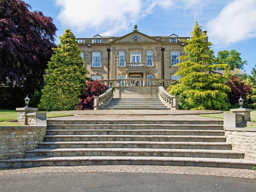 The building where the vacation home is located 