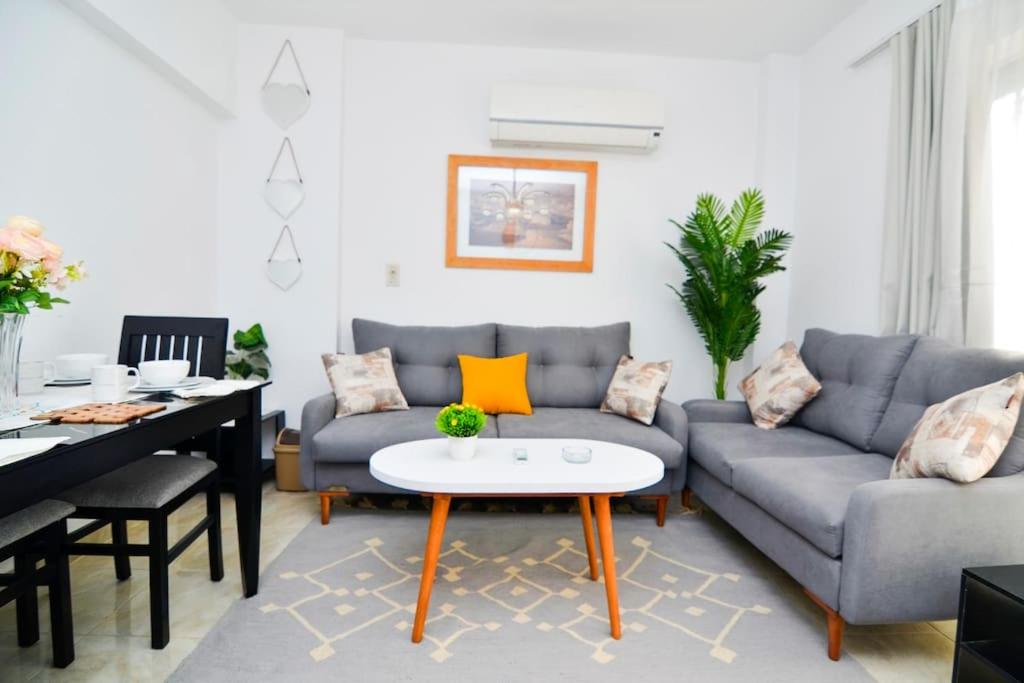 Χώρος καθιστικού στο rehab city, brid's Nest