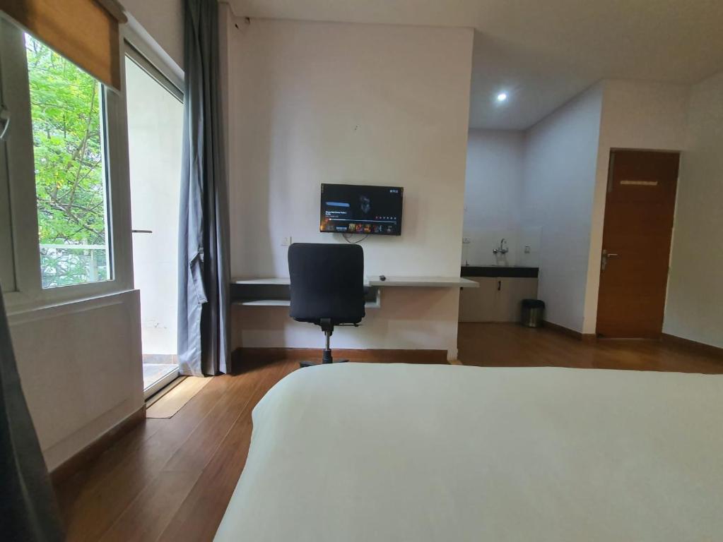 TV a/nebo společenská místnost v ubytování Mallenzo Suites Dlf Phase 1
