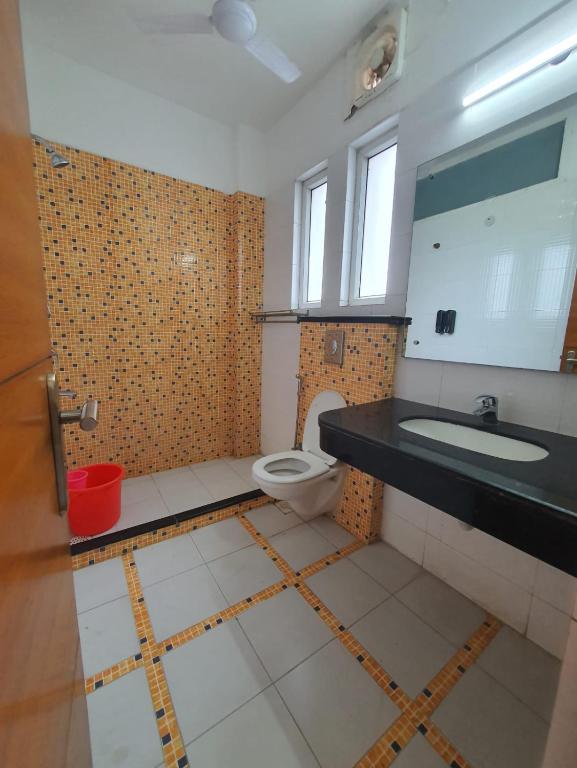 Koupelna v ubytování Mallenzo Suites Dlf Phase 1