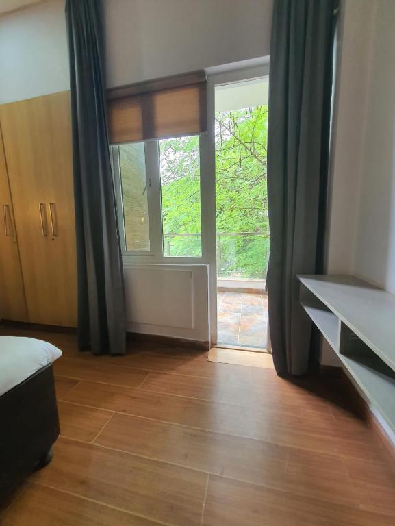 Postel nebo postele na pokoji v ubytování Mallenzo Suites Dlf Phase 1