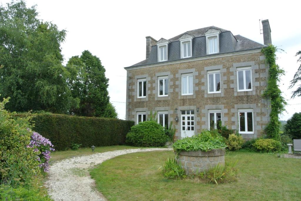 an old house with a garden in front of it at Nor14 - Vire - Chez Bear in Landelles-et-Coupigny