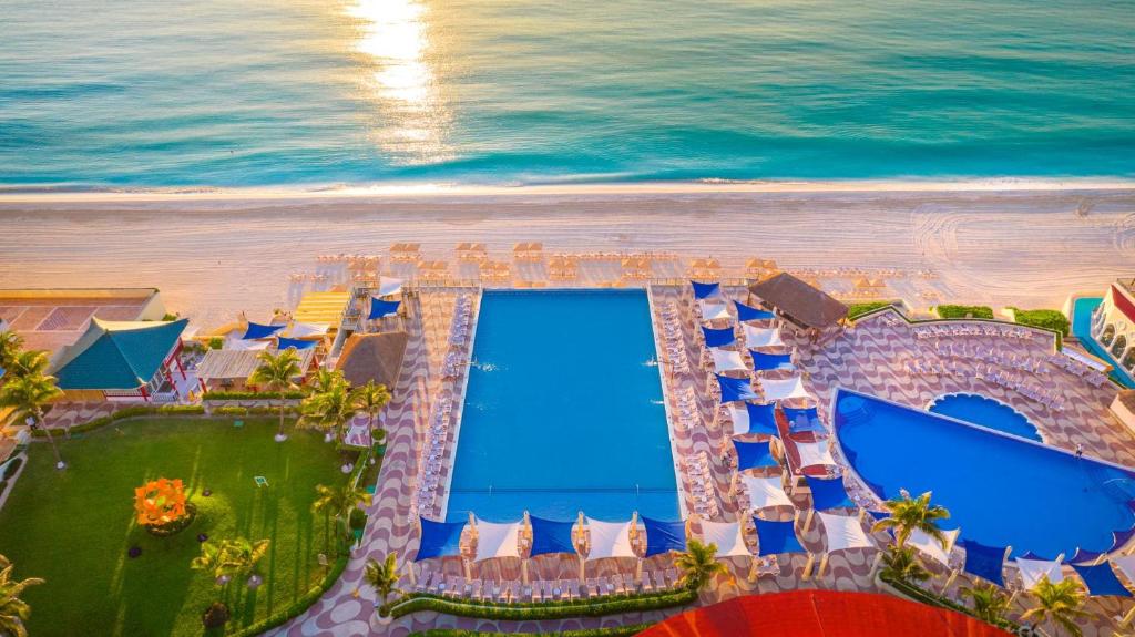 Piscina en o cerca de Crown Paradise Club Cancun - All Inclusive