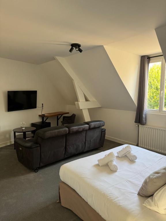 Postel nebo postele na pokoji v ubytování HOTEL DU MOULIN