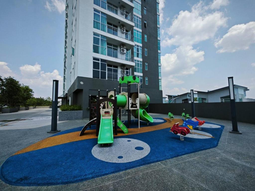 Herní místnost nebo prostor pro děti v ubytování D'Lagoon Austin By iHHomes