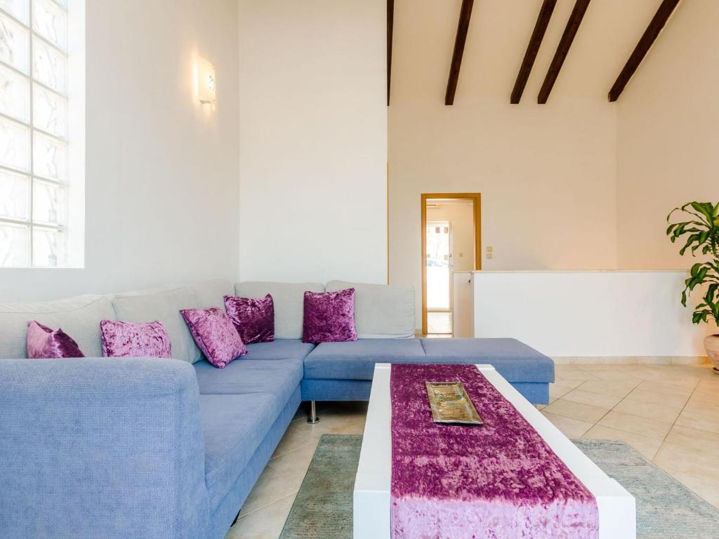 Apartment Alba- Duplex Two Bedroom Apartment with Shared Pool and Sea View