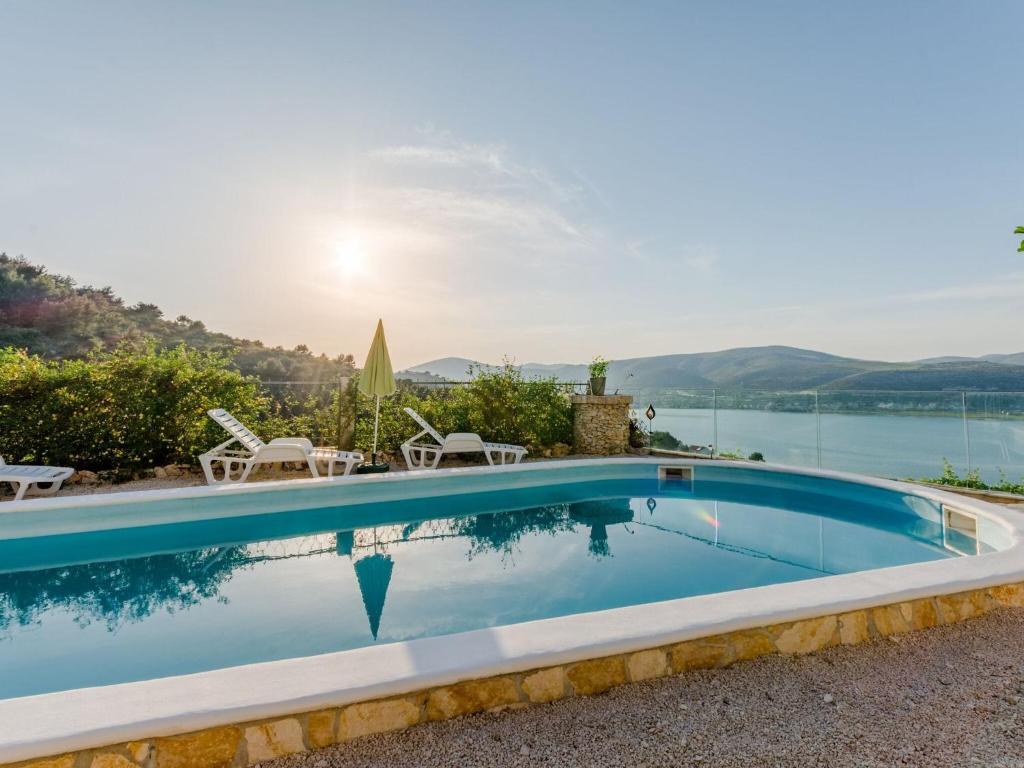 Apartment Sea Star - Three-Bedroom Apartment with Pool and Sea View