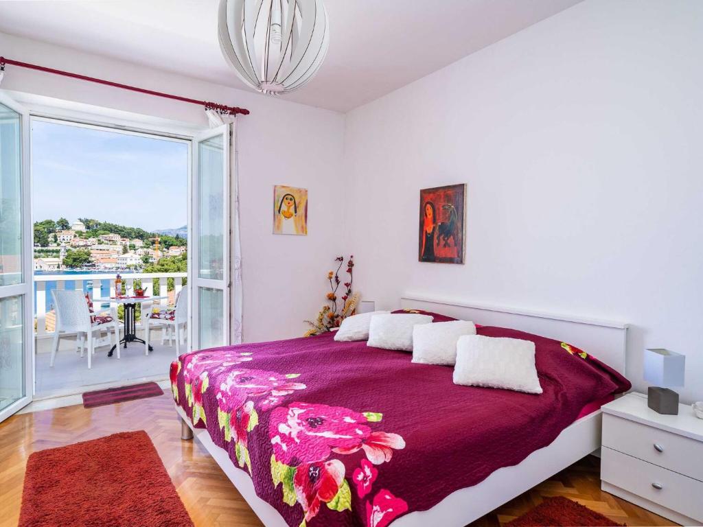 Apartments & Rooms Mara & Petrunjela - Studio Apartment with Balcony and Sea View