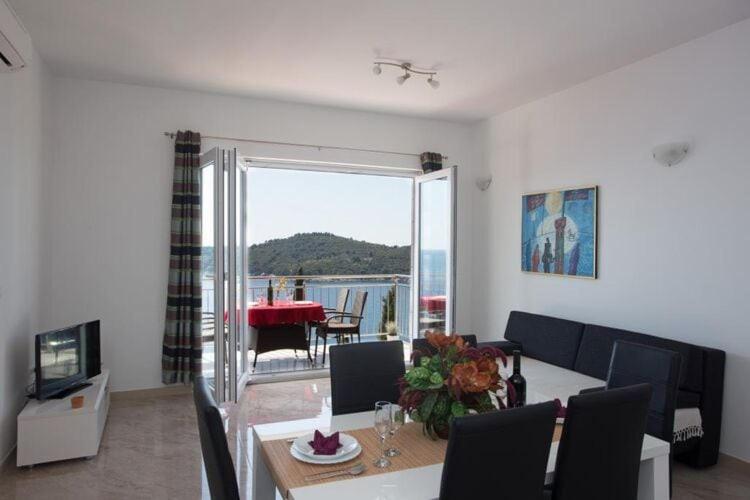 Apartments Villa Ari - Superior Three Bedroom Apartment with Balcony and Sea View First Floor