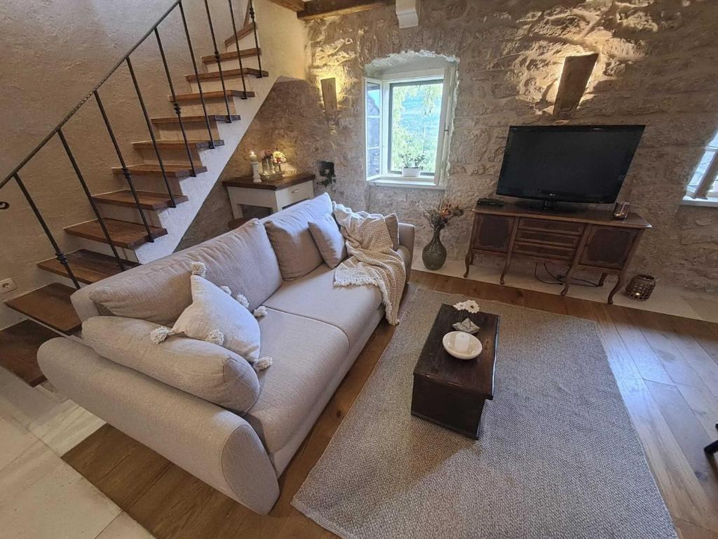 Χώρος καθιστικού στο Stone House Lola - Two Bedroom Holiday Home