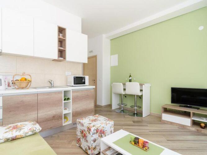 Apartments Marmo - Deluxe One Bedroom Apartment with Balcony and Sea View Apartman 4