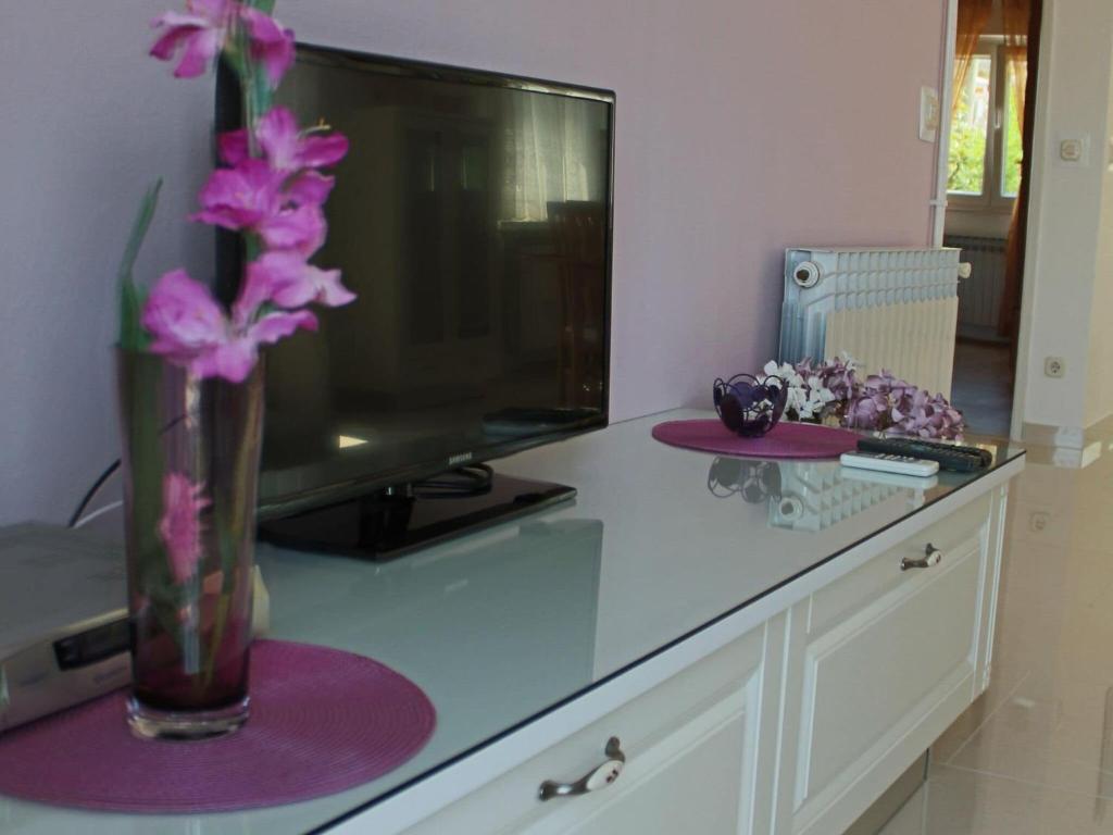 Apartment Siesta - Two-Bedroom Apartment with Balcony and Sea View