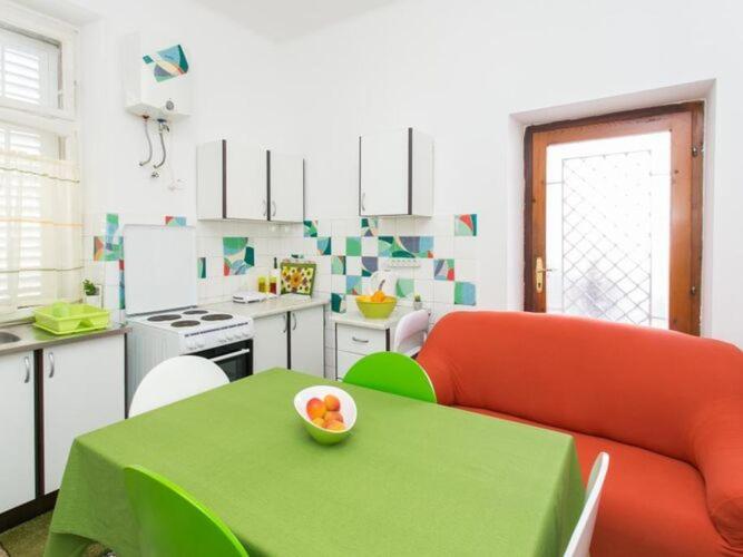 Apartment Blue & Green - Two-Bedroom Apartment with Terrace and Garden View