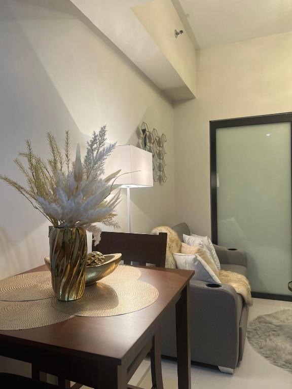 Posezení v ubytování Staycation Crosswinds Tagaytay The Blanc Tower