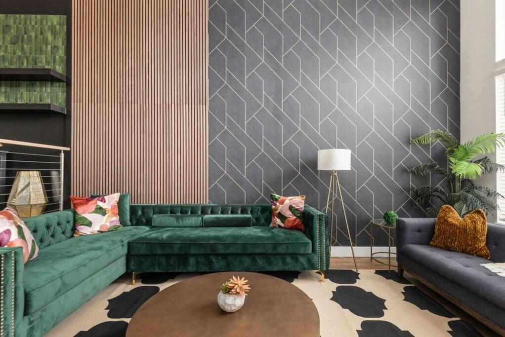 Χώρος καθιστικού στο Modern Townhouse near Vandy and Parthenon