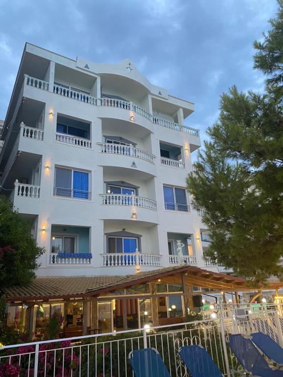 Balkón nebo terasa v ubytování Kalemi's Beachside Hotel