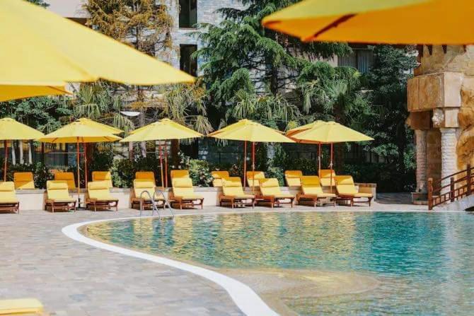 Bazén v ubytování Dreamlend oasis chakvi Apartament nebo v jeho okolí