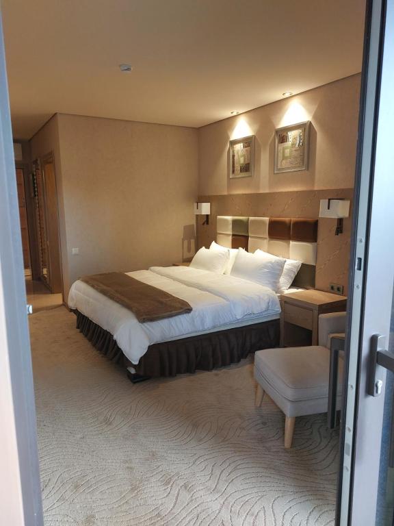 Postel nebo postele na pokoji v ubytování Dreamlend oasis chakvi Apartament