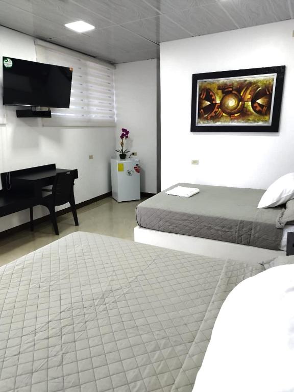 TV a/nebo společenská místnost v ubytování Hotel Los Algarrobos
