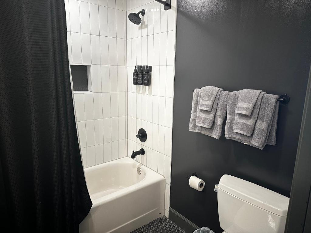 Optimum - Downtown Sanctuary! photo