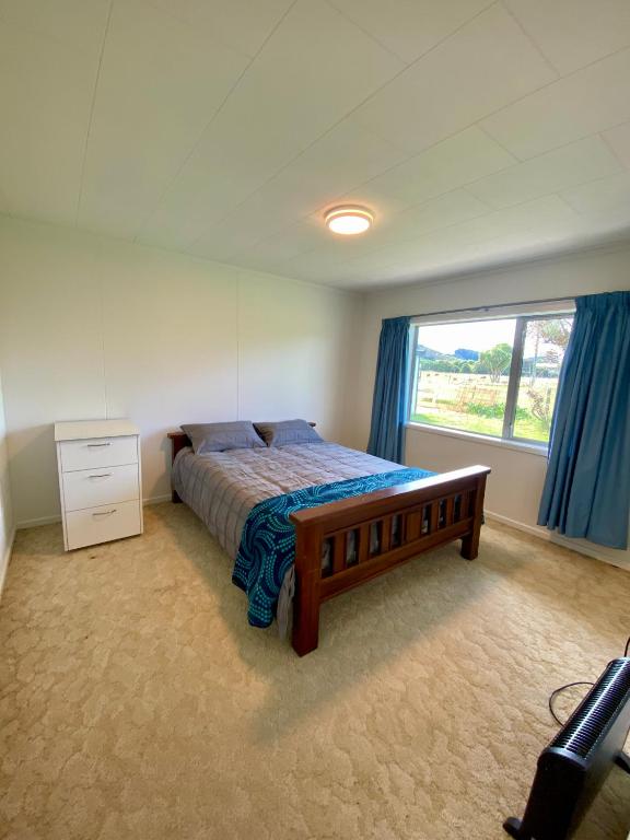 Close to Beach with Mountain Views in Puketa - Resim 13