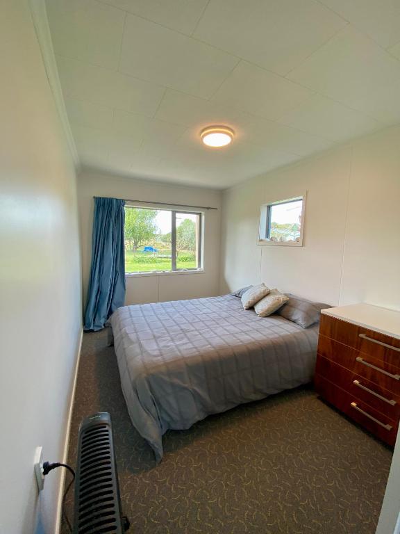 Close to Beach with Mountain Views in Puketa - Resim 15