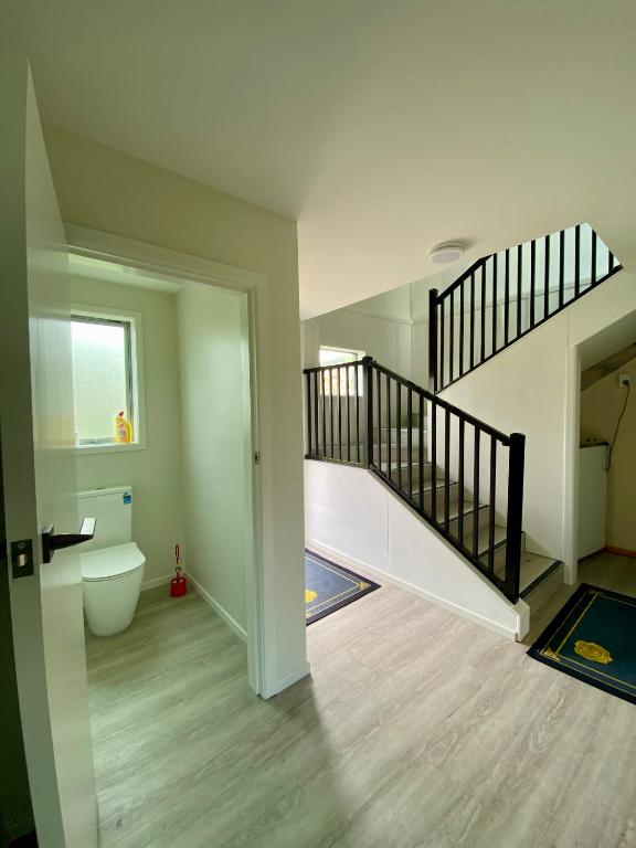 Close to Beach with Mountain Views in Puketa - Resim 3