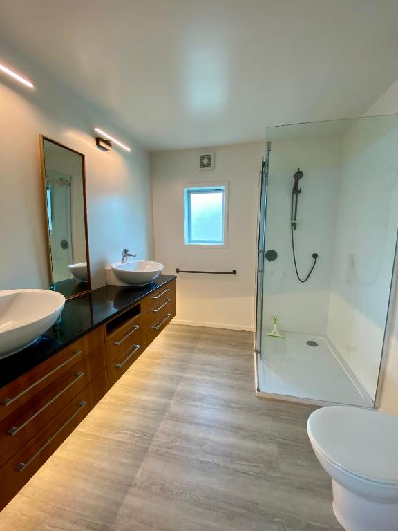 Close to Beach with Mountain Views in Puketa - Resim 16