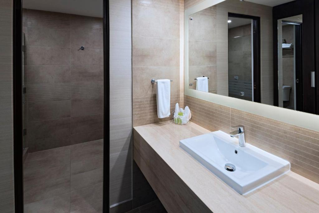 Holiday Inn Guatemala, an IHG Hotel - Una Suite King Bed Con Kitchenette - No Fumadores