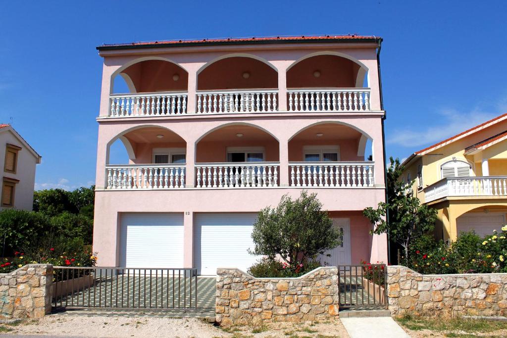 Budova, kde se apartmán nachází