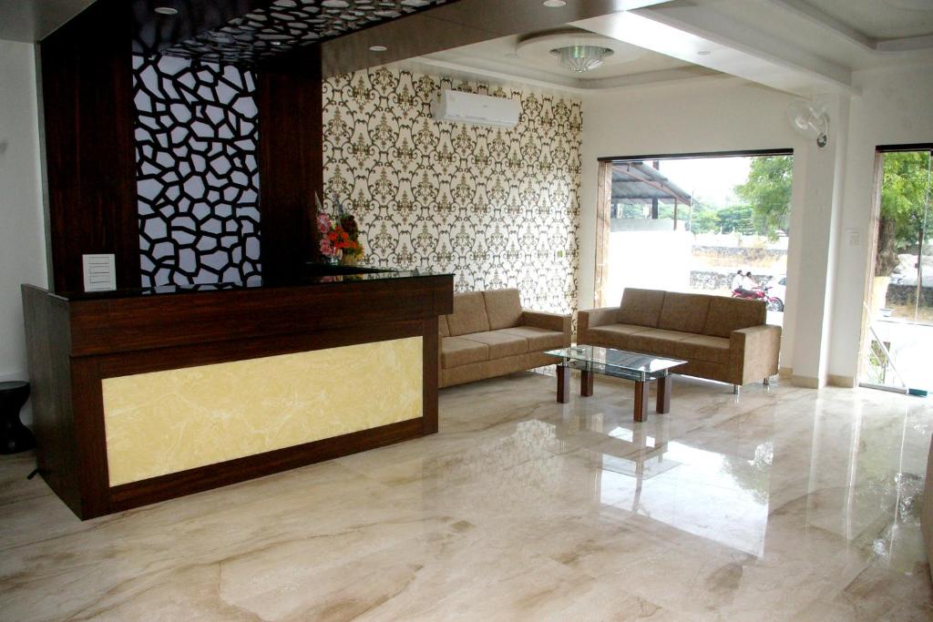 Posezení v ubytování Hotel Gulmohar Pride