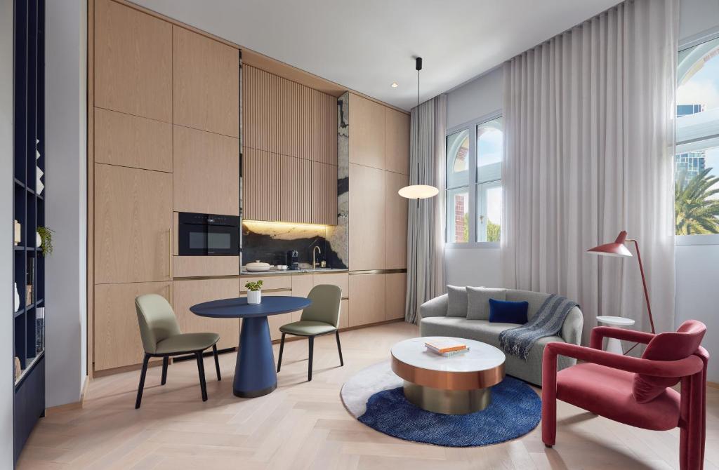 Lanson Place Parliament Gardens - Resim 19