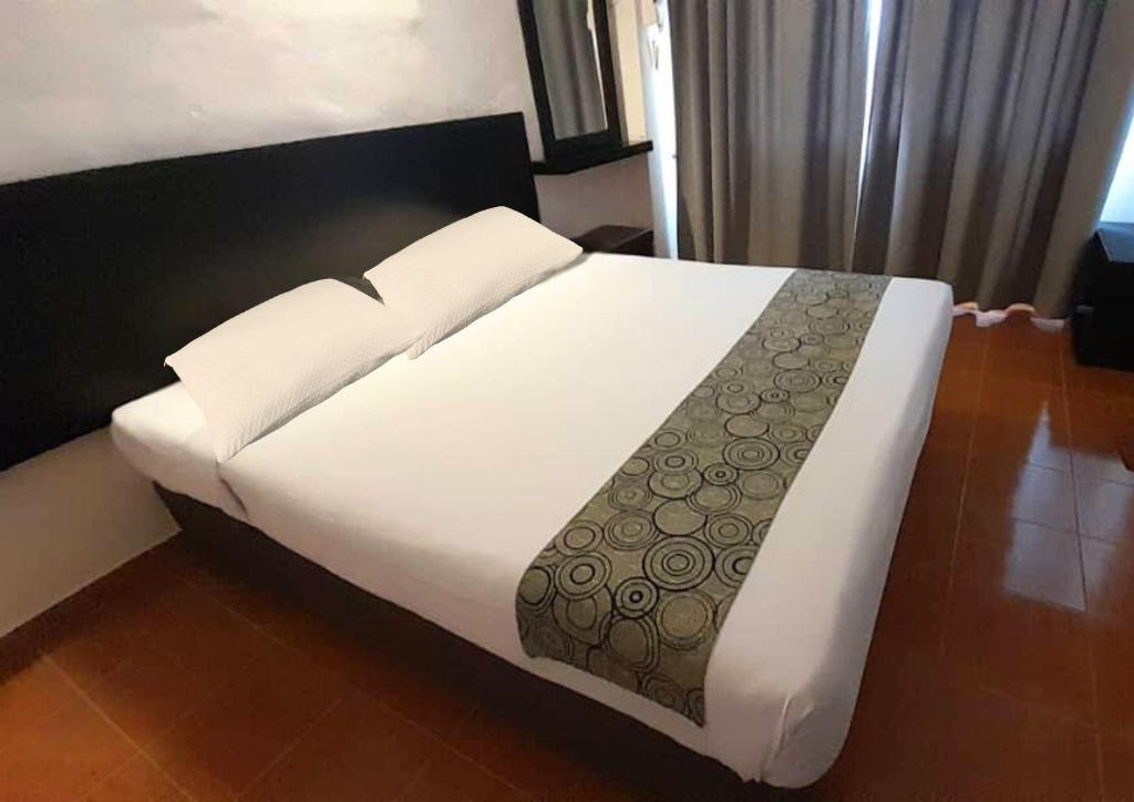 Postel nebo postele na pokoji v ubytování Glory Beach Resort